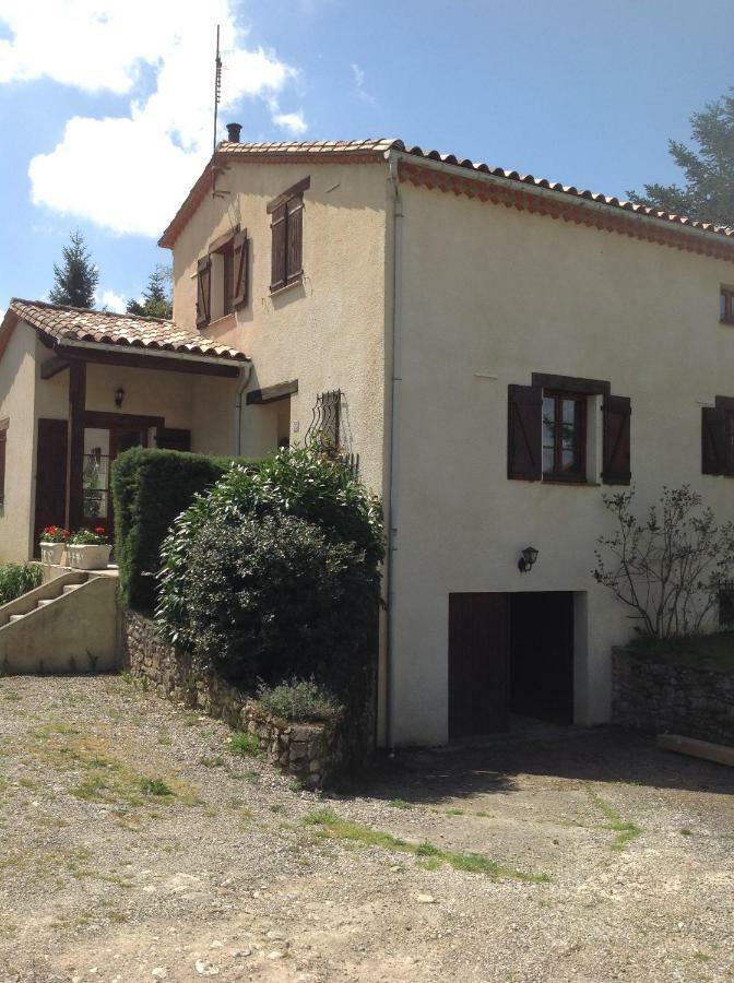 Chez Irene Bed & Breakfast Saint-Quentin-la-Tour Екстериор снимка